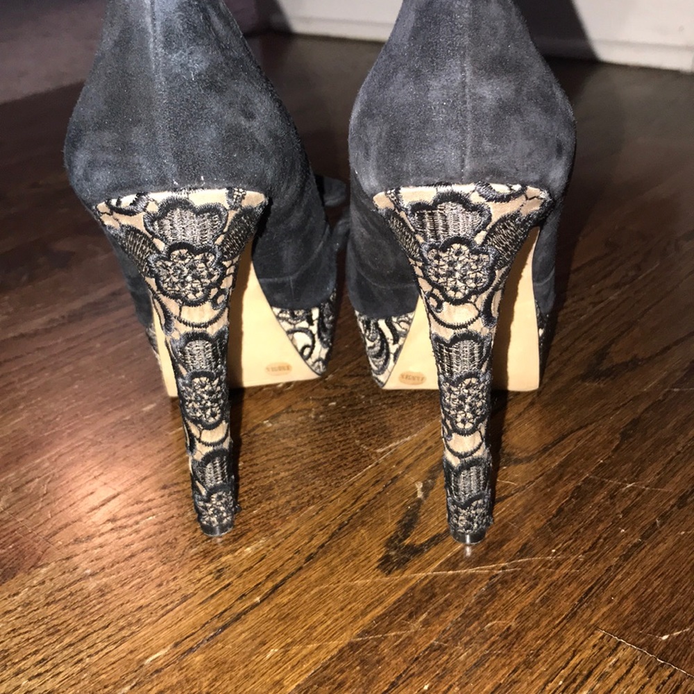 Shoes - Picture 3 of 4